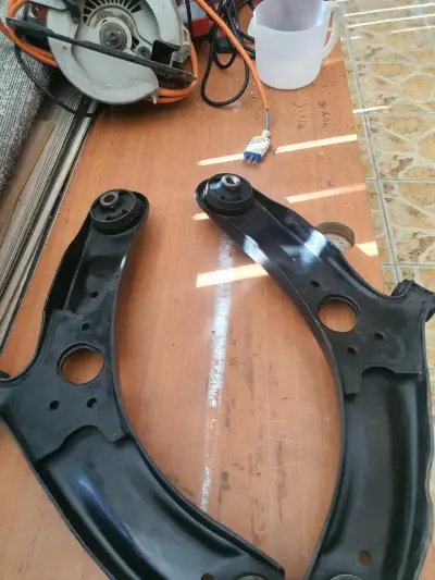 Brazos de suspensión para auto - miniatura 2