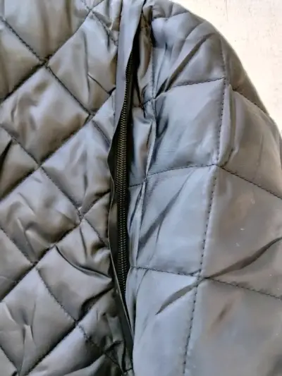 Chaqueta acolchada negra GeoLite - miniatura 4