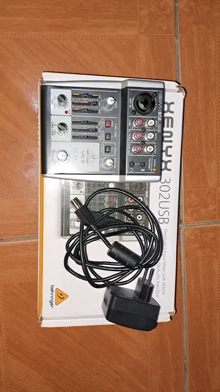 Mezclador de audio Behringer - 1