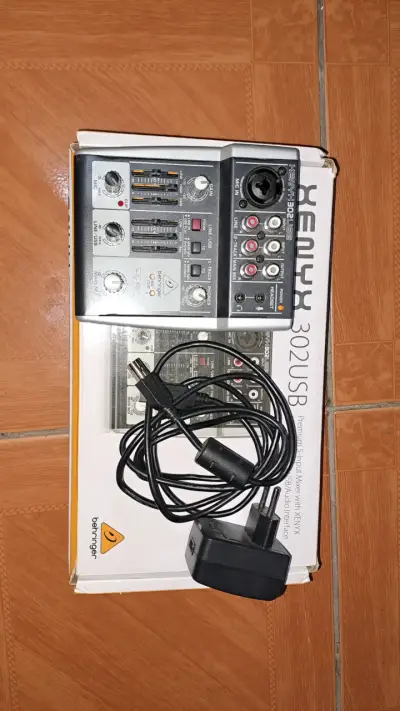 Mezclador de audio Behringer - miniatura 1