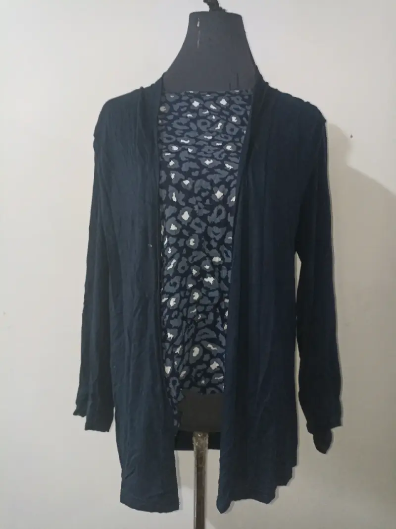 Cardigan azul marino con estampado