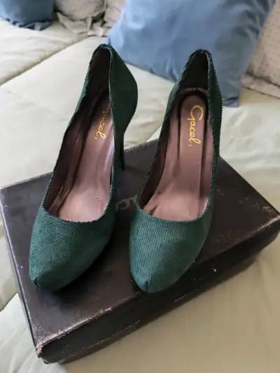 Tacones verdes de gamuza - miniatura 3
