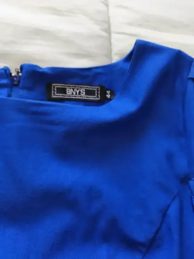 Vestido azul con volantes - miniatura 2