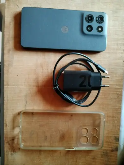 Smartphone Motorola G15 con caja - miniatura 3
