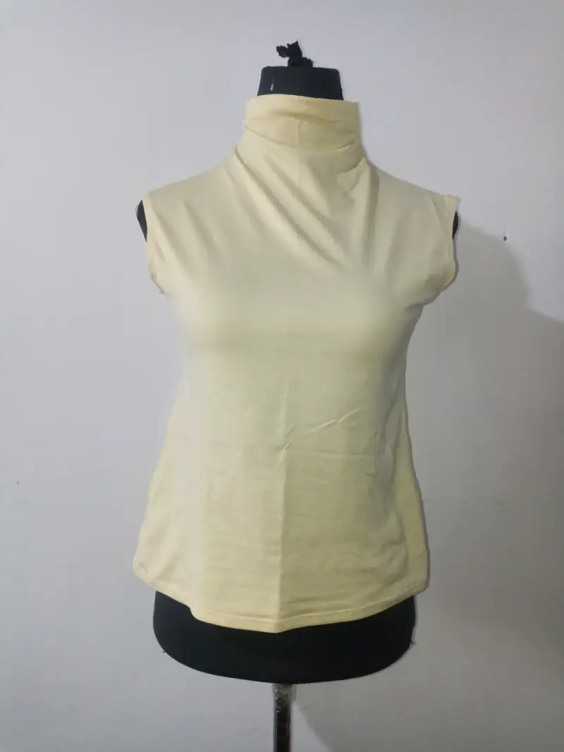 Polera sin mangas beige