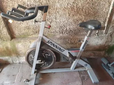 Bicicleta estática de spinning - miniatura 2