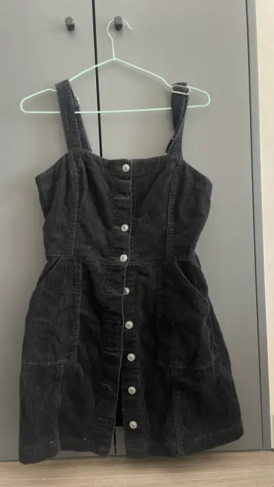 Vestido de pana negro con botones - miniatura 1