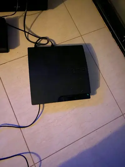 Consola PS3 Slim usada - miniatura 1