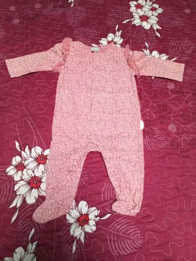 Pijama rosa para bebé - miniatura 1