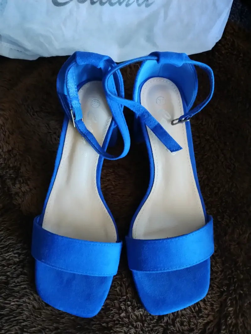 Sandalias azules de taco medio - 1