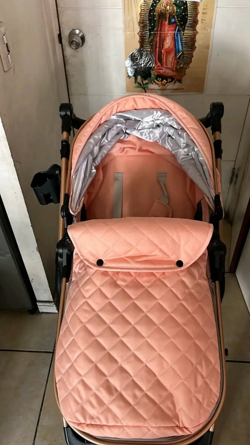 Coche de bebé rosado - 3
