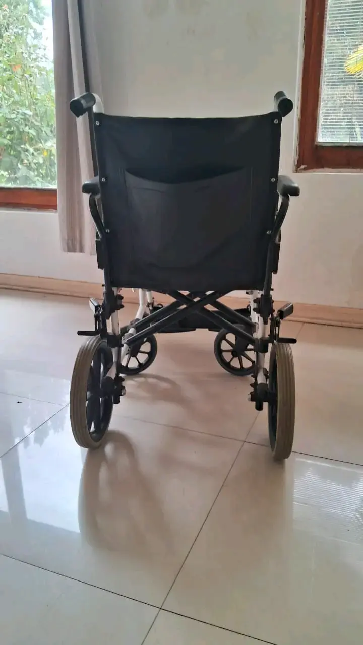 Silla de ruedas Comfort negra - 2
