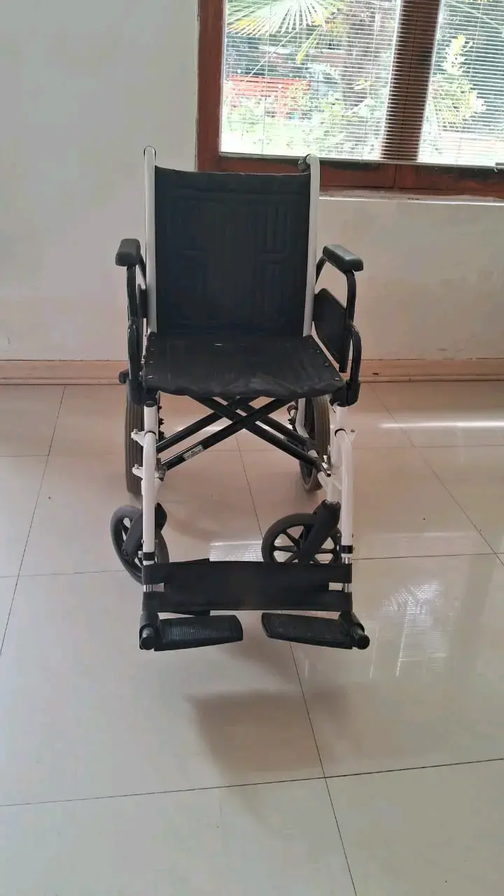 Silla de ruedas Comfort negra - 3
