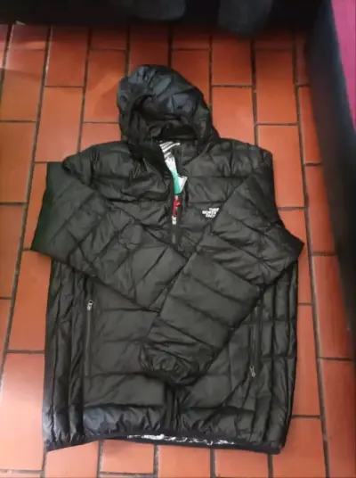 Chaqueta de lana con capucha - miniatura 3