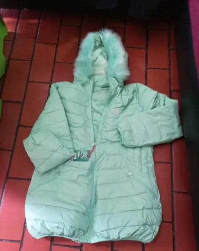 Chaqueta de lana con capucha - miniatura 5