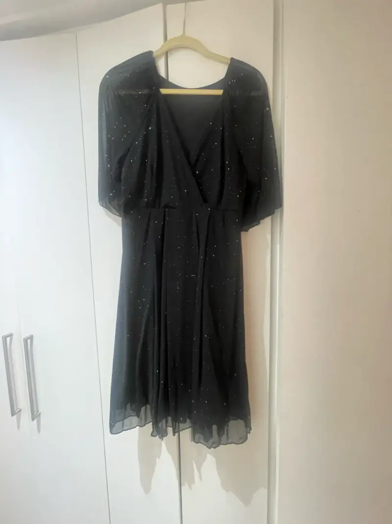 Vestido negro con brillos - 1