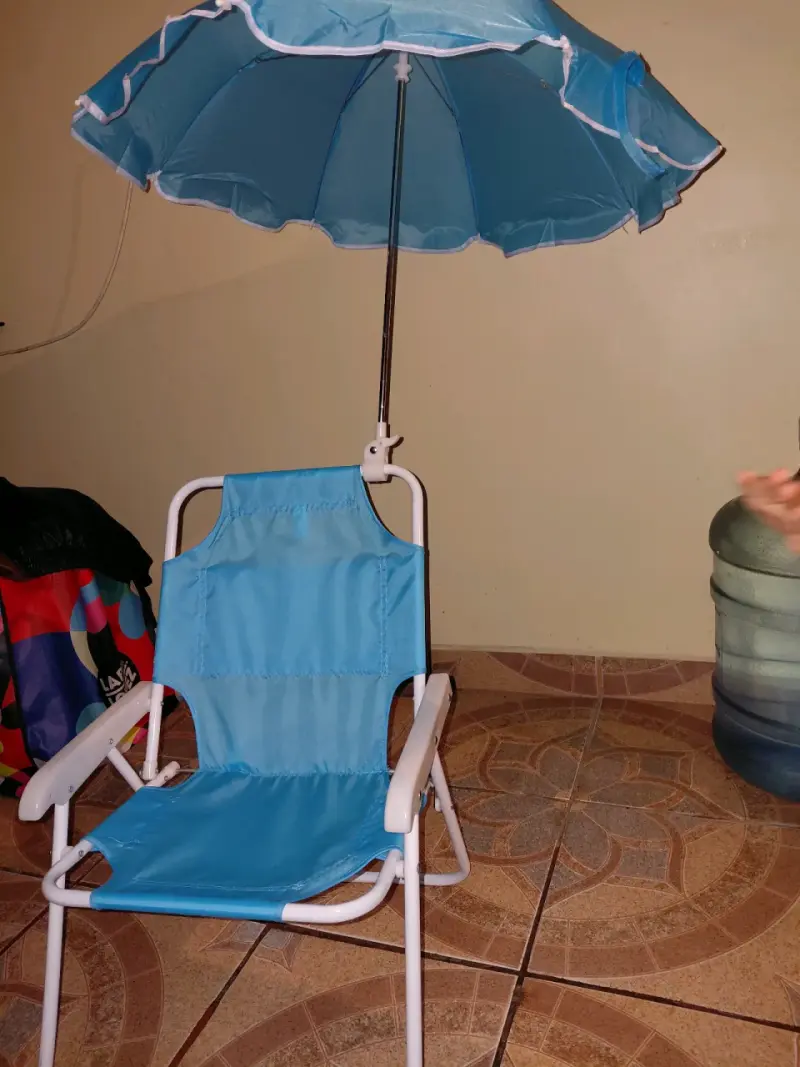 Silla playa con sombrilla
