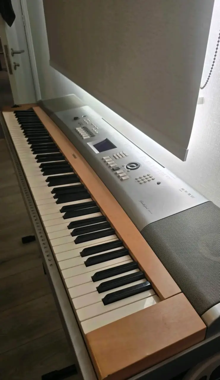 Teclado Yamaha DGX 630 - 1