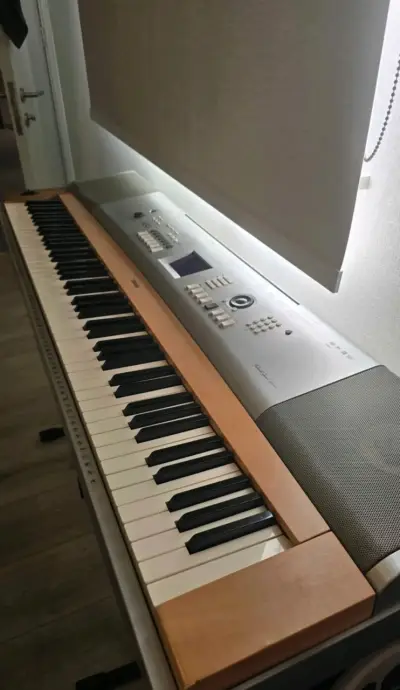 Teclado Yamaha DGX 630 - miniatura 1