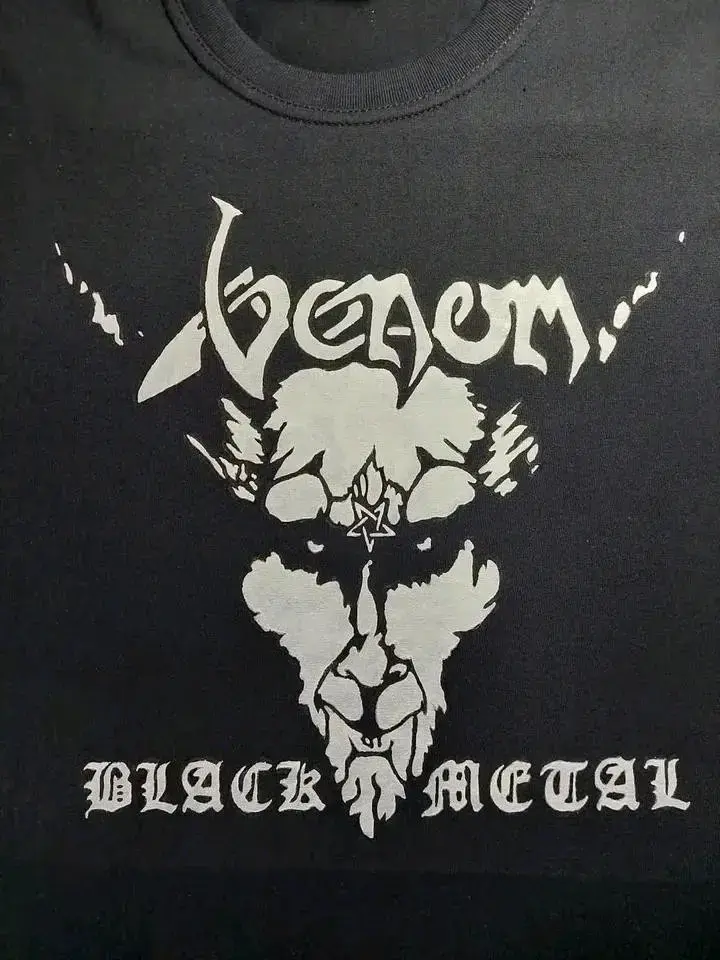 Polera negra Venom Black Metal