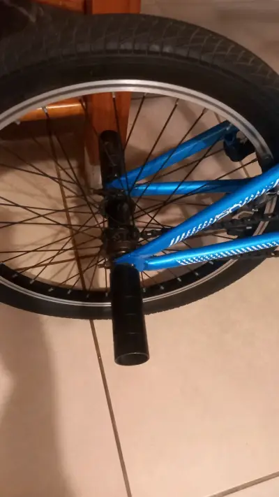 Bicicleta BMX azul XT5 + Casco - miniatura 2