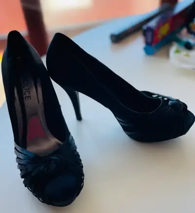 Zapatos de tacón negros elegantes - miniatura 3