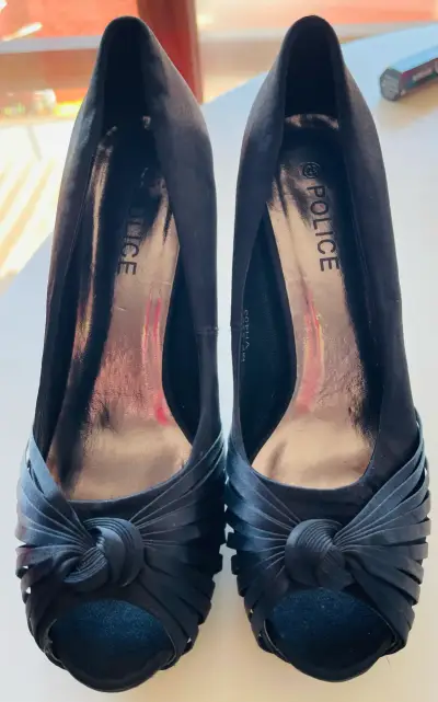 Zapatos de tacón negros elegantes - miniatura 4