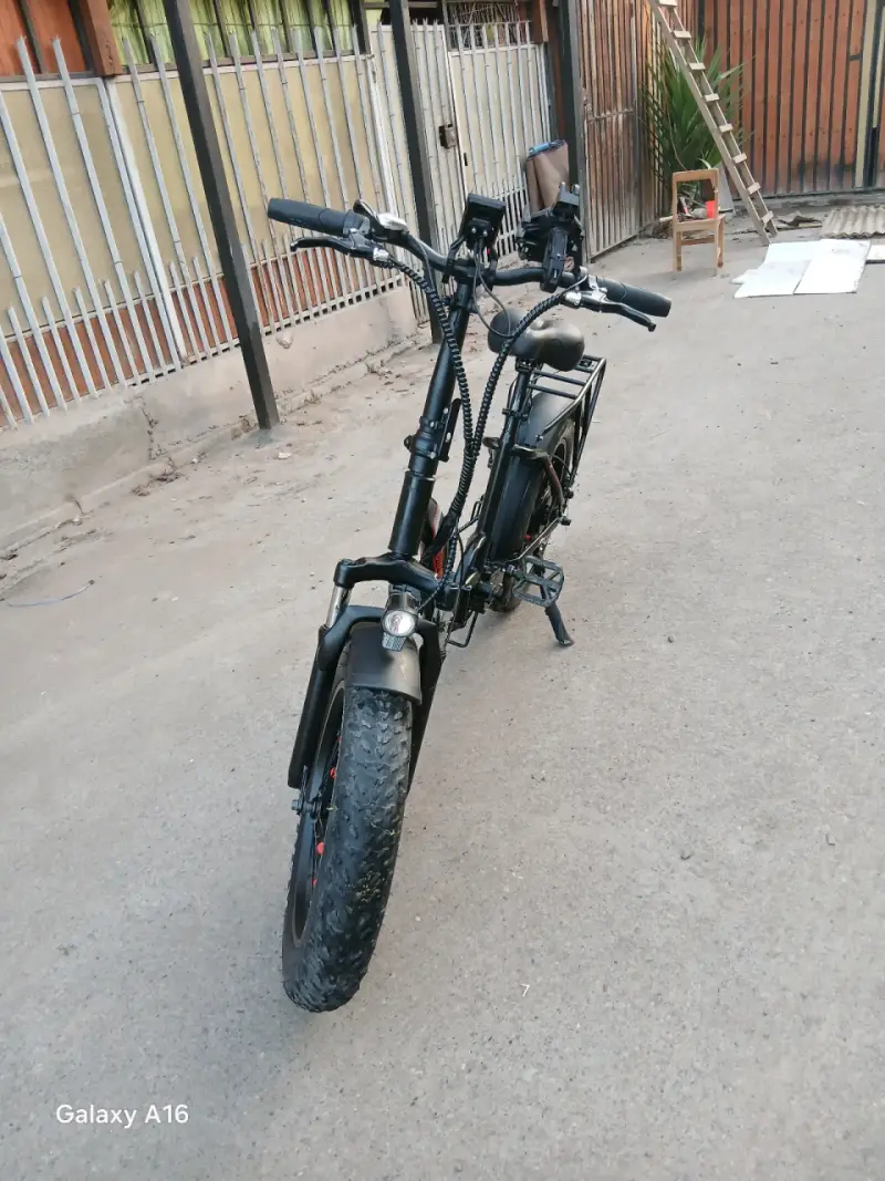 Bicicleta eléctrica plegable negra - 2