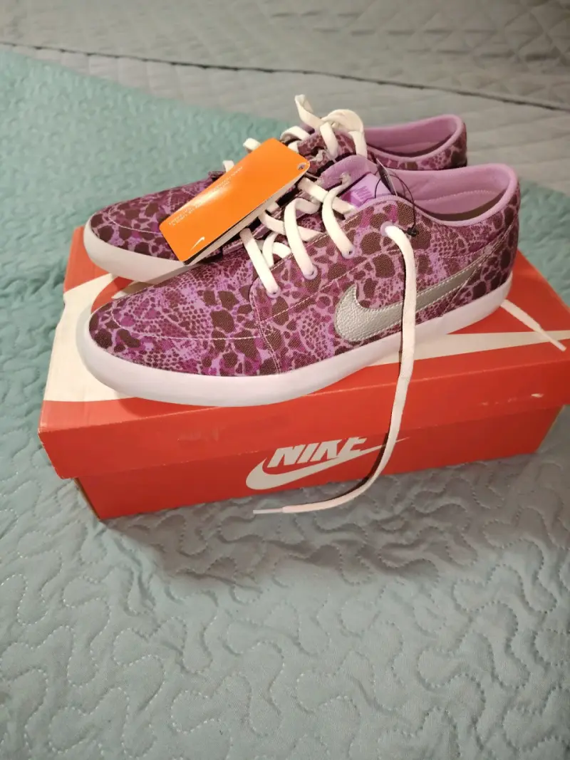 Zapatillas Nike moradas nuevas - 1