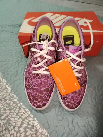 Zapatillas Nike moradas nuevas - miniatura 3