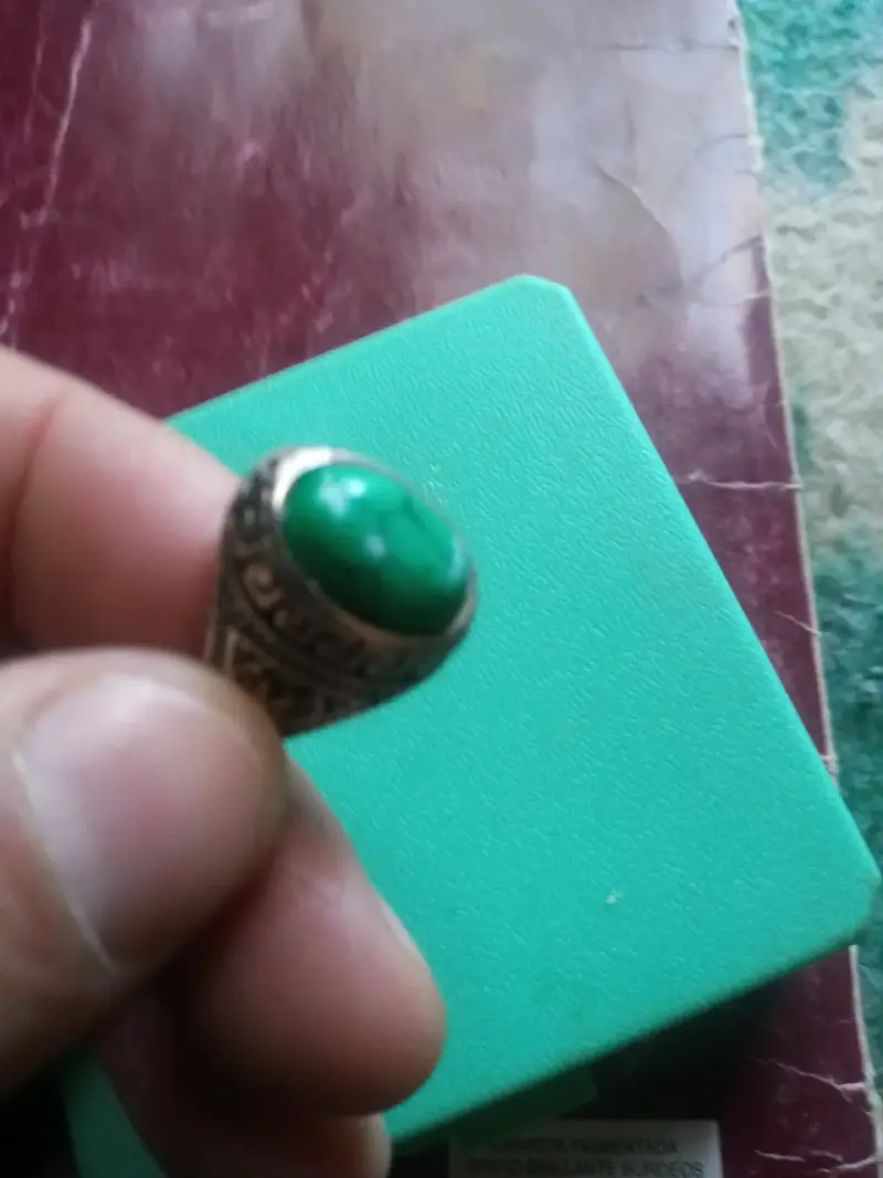 Anillo con piedra verde - 2