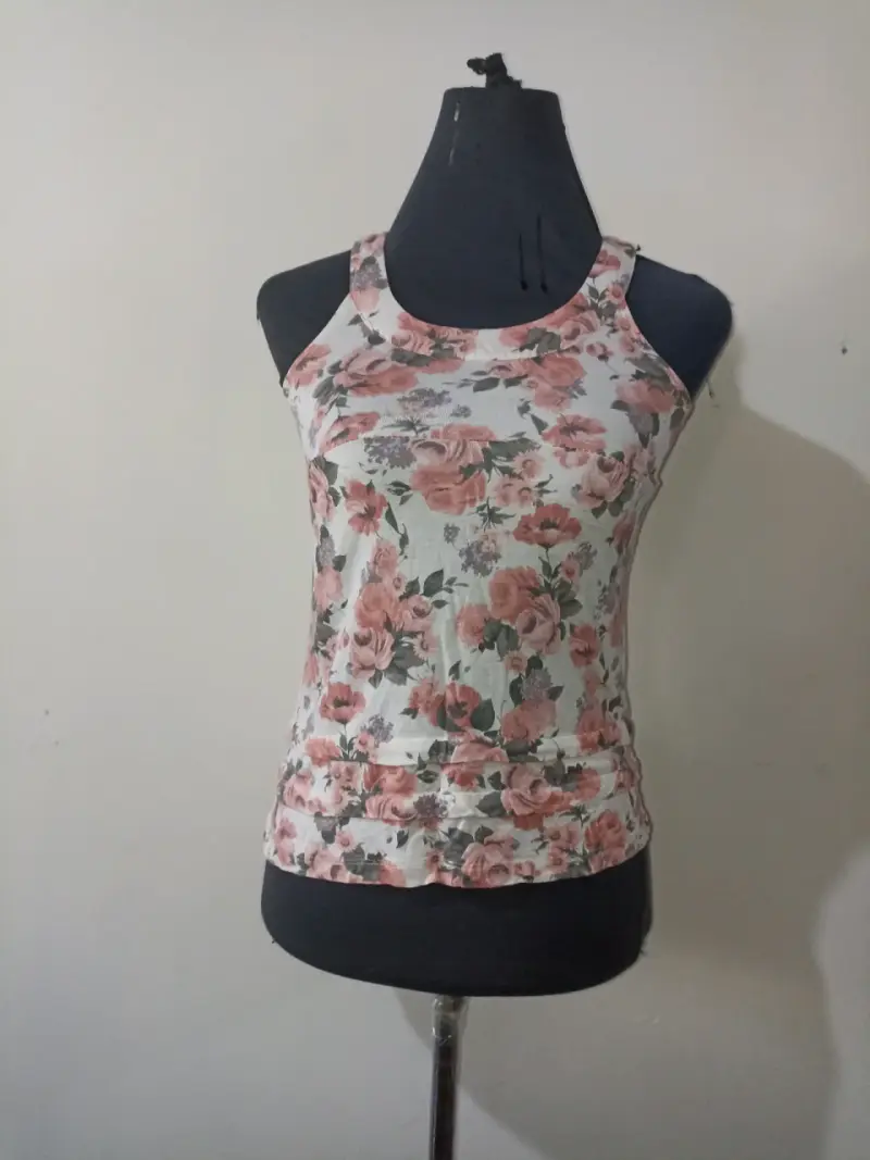 Polera sin mangas floral