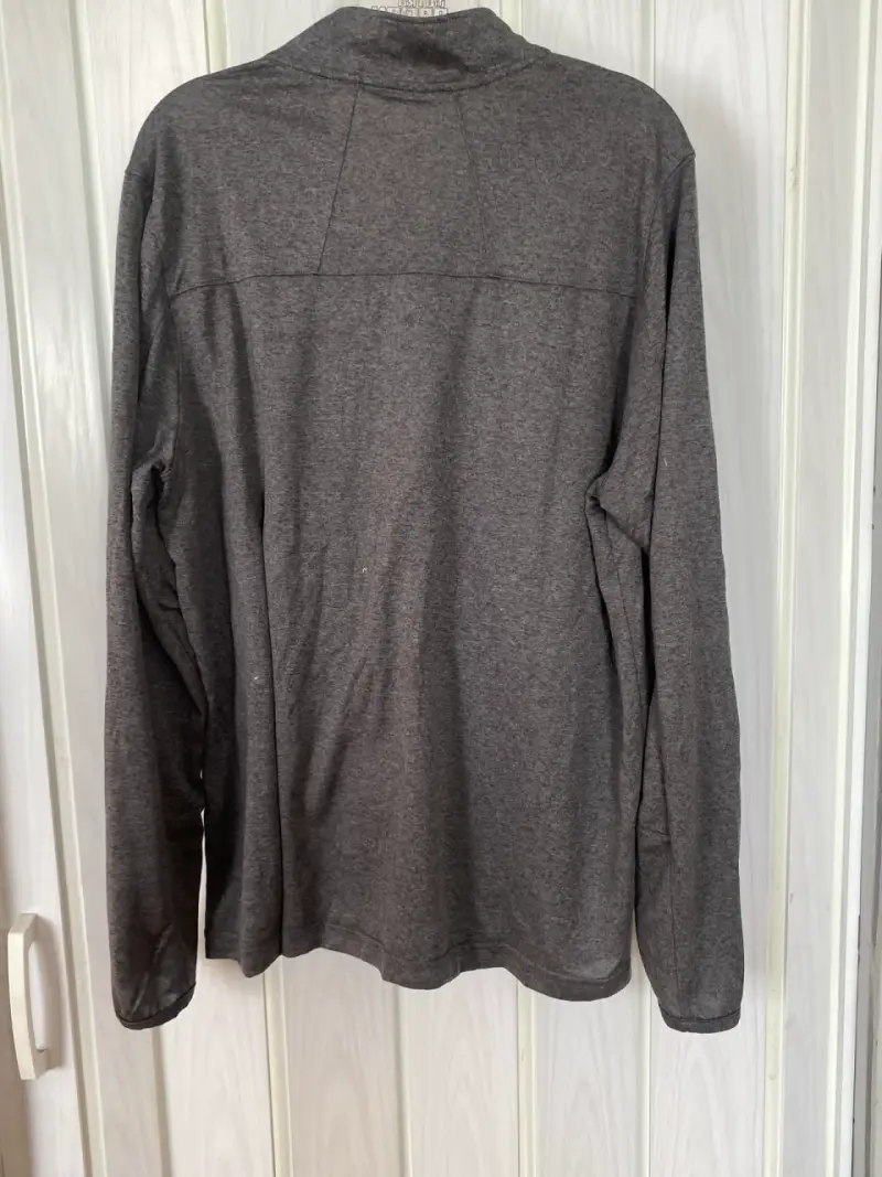 Polera gris Under Armour - 3