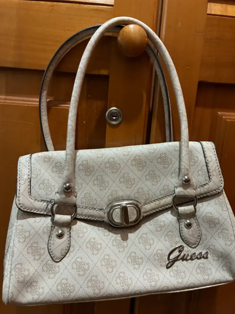 Cartera Guess original, beige con logo - 2