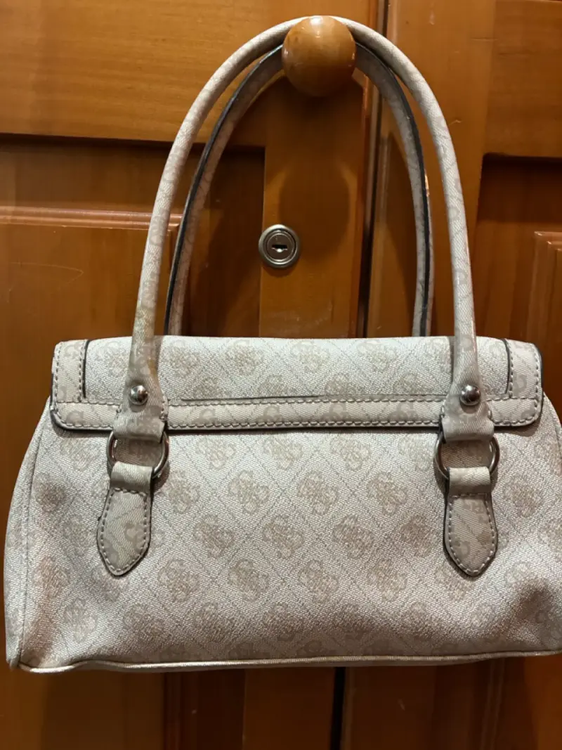 Cartera Guess original, beige con logo - 3