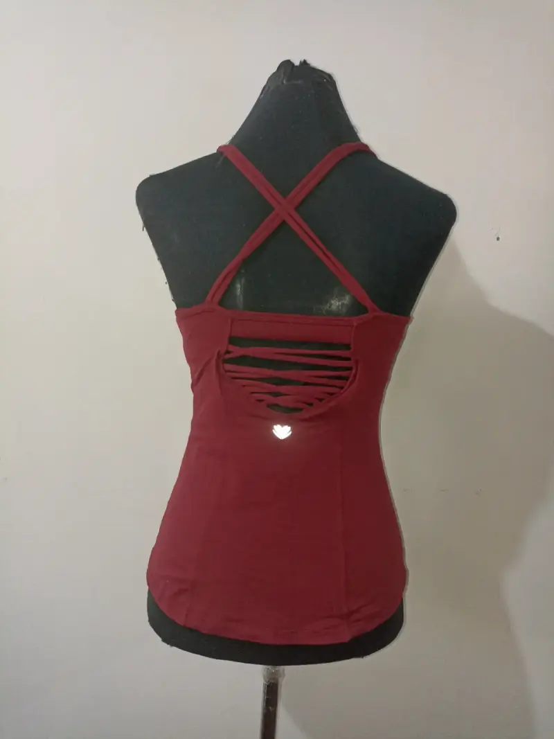 Polera roja deportiva sin mangas - 2