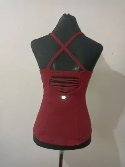 Polera roja deportiva sin mangas - miniatura 2