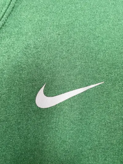 Polera manga larga verde Nike - miniatura 2