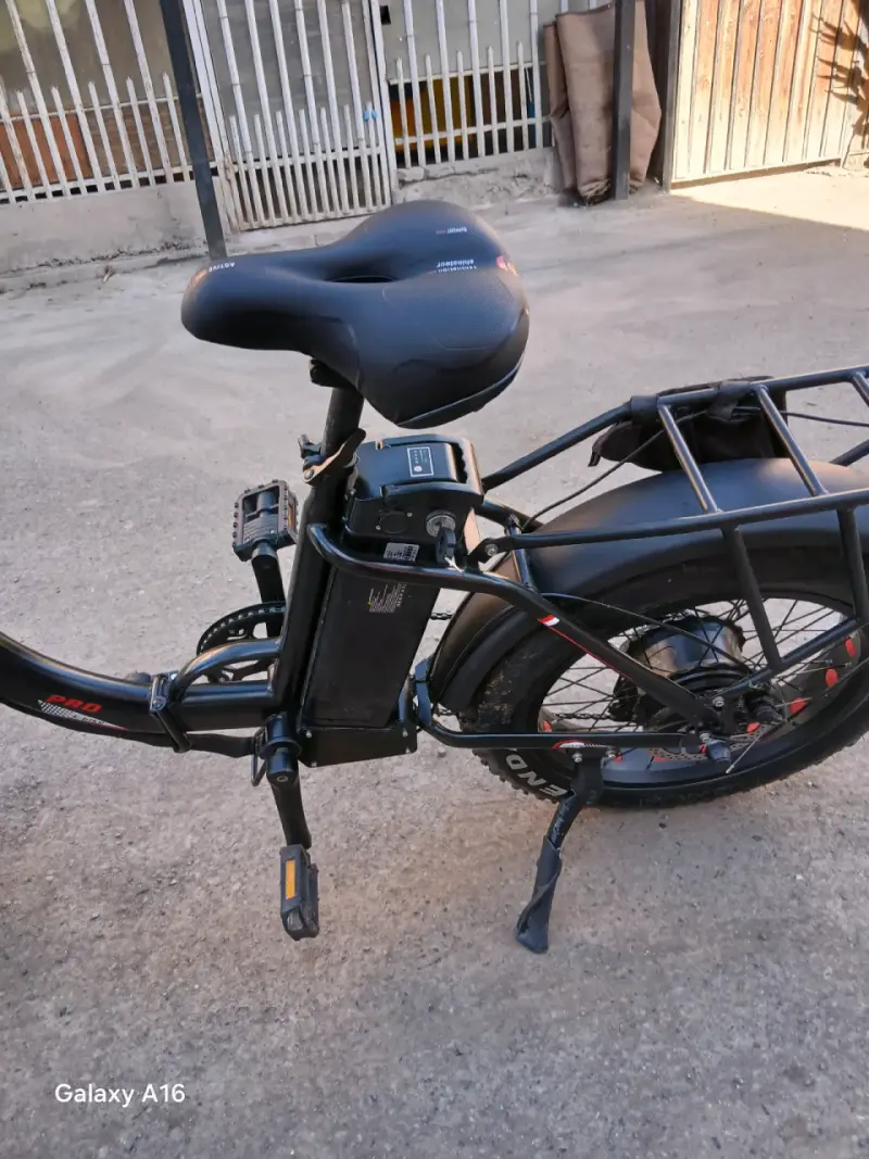 Bicicleta eléctrica plegable negra - 3