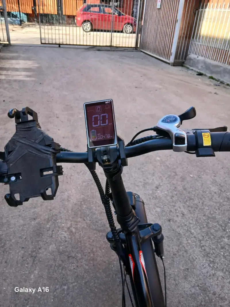 Bicicleta eléctrica plegable negra - 4