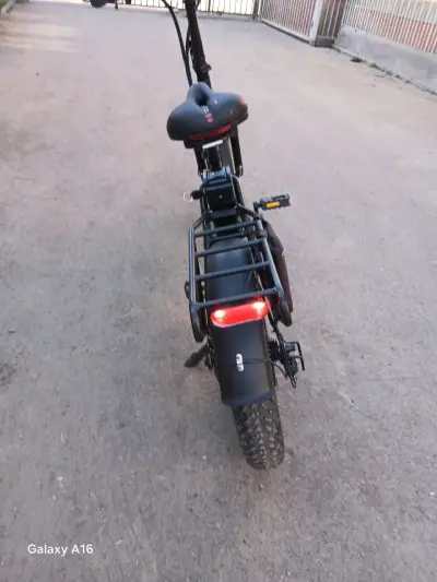 Bicicleta eléctrica plegable negra - miniatura 5