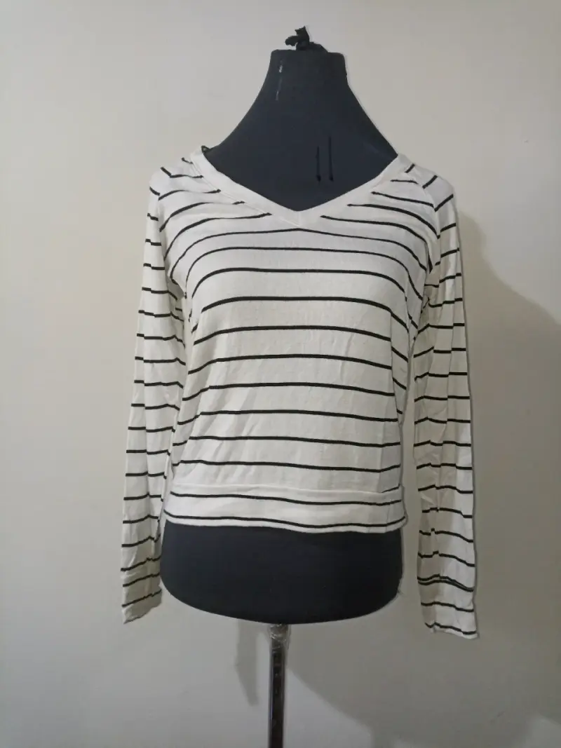 Polera rayada blanco y negro