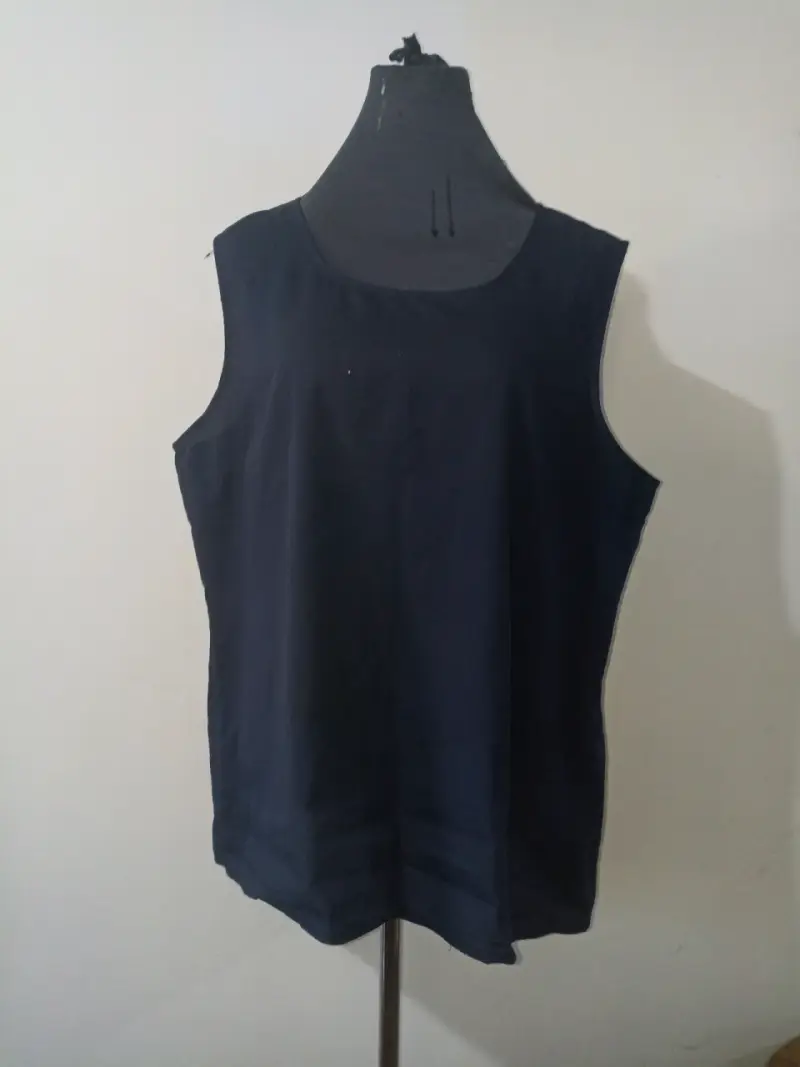 Polera sin mangas negra