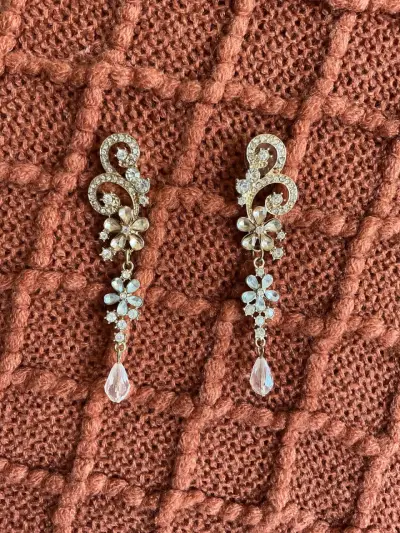 Pendientes largos dorados - miniatura 3