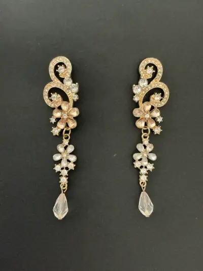 Pendientes largos dorados - miniatura 4