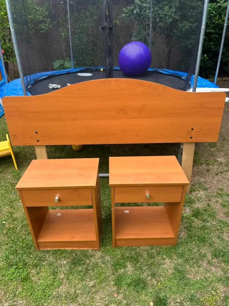 Respaldo de cama y veladores madera - 1