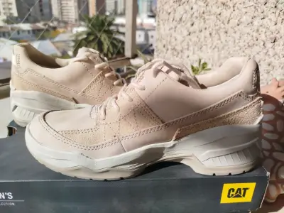 Zapatillas beige CAT para mujer - miniatura 1