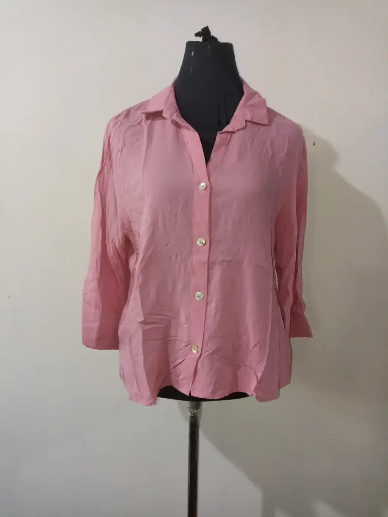 Blusa rosada de botones