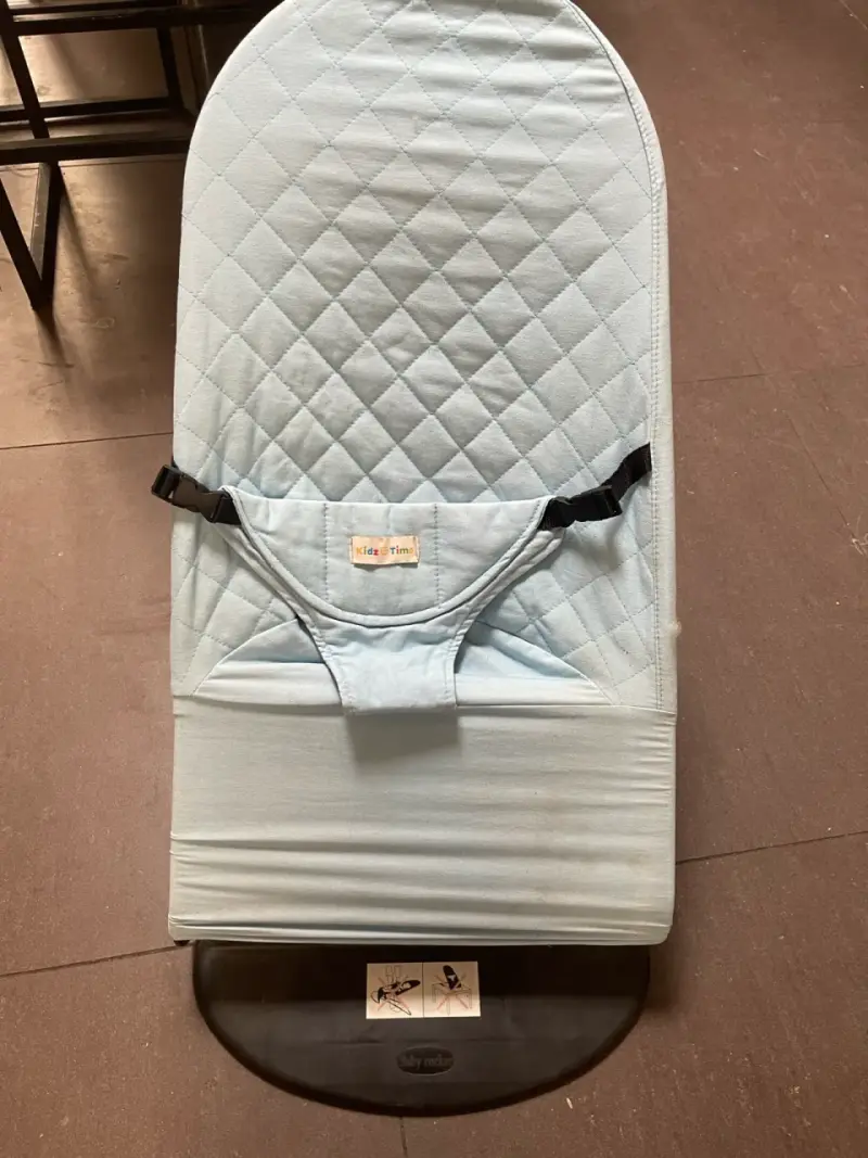 Silla mecedora para bebé azul