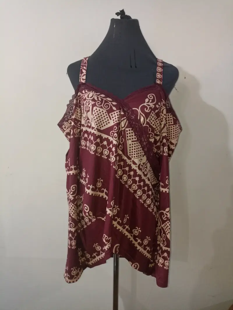 Blusa roja de tirantes estampada